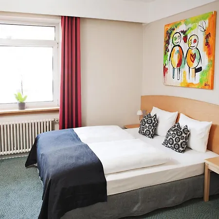 Отель Profilhotels Mercur 3*